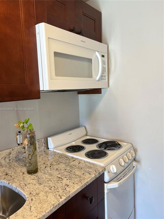 В аренду: $1,350 (1 спален, 1 ванн, 600 Квадратных фут)
