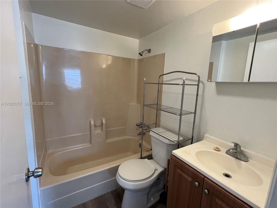 В аренду: $1,350 (1 спален, 1 ванн, 600 Квадратных фут)