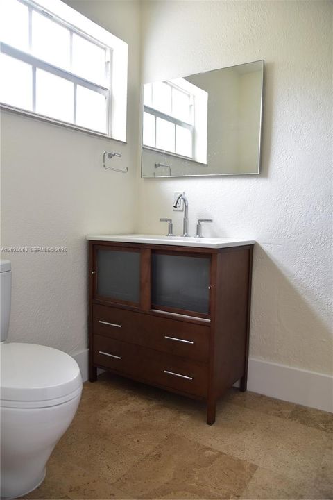 Active With Contract: $4,900 (3 beds, 3 baths, 1998 Square Feet)