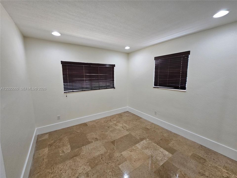 Active With Contract: $4,900 (3 beds, 3 baths, 1998 Square Feet)