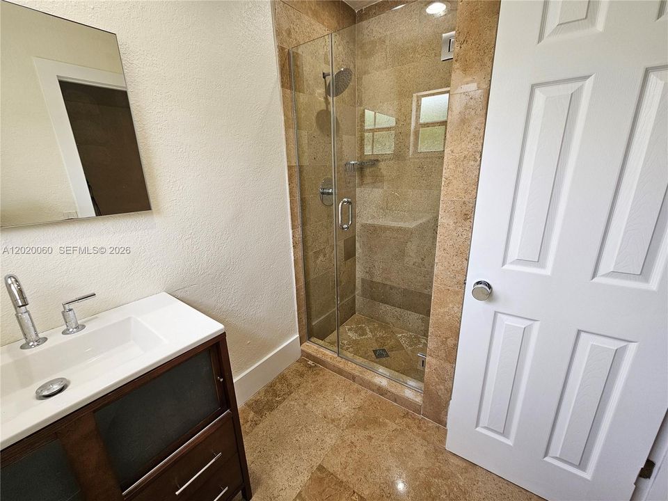 Active With Contract: $4,900 (3 beds, 3 baths, 1998 Square Feet)