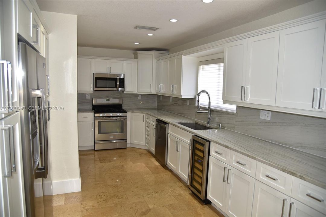 Active With Contract: $4,900 (3 beds, 3 baths, 1998 Square Feet)