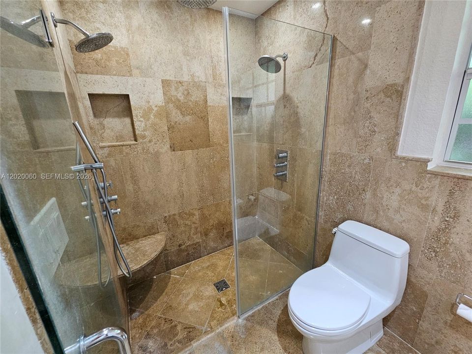 Active With Contract: $4,900 (3 beds, 3 baths, 1998 Square Feet)