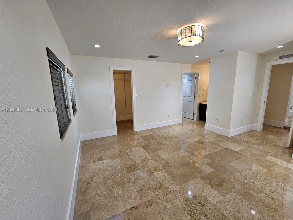 Active With Contract: $4,900 (3 beds, 3 baths, 1998 Square Feet)
