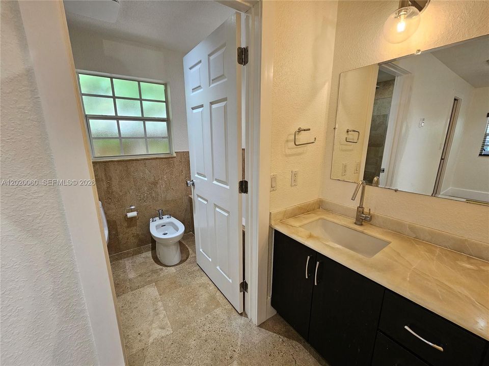 Active With Contract: $4,900 (3 beds, 3 baths, 1998 Square Feet)