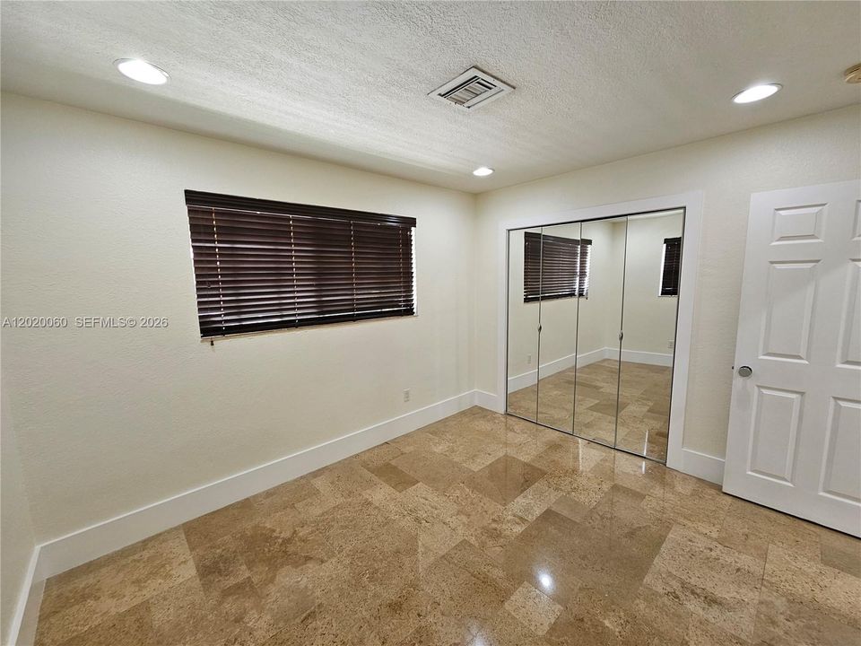 Active With Contract: $4,900 (3 beds, 3 baths, 1998 Square Feet)