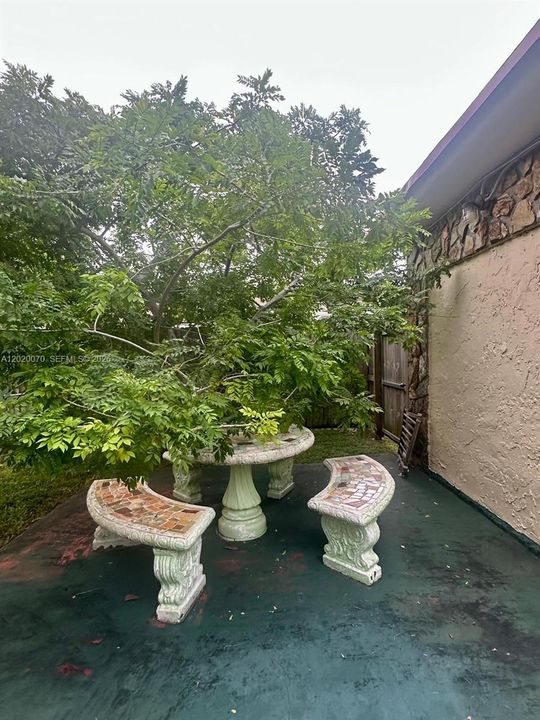 For Sale: $650,000 (4 beds, 2 baths, 1921 Square Feet)