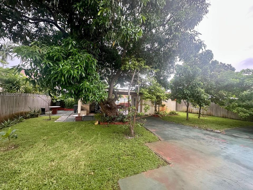For Sale: $650,000 (4 beds, 2 baths, 1921 Square Feet)