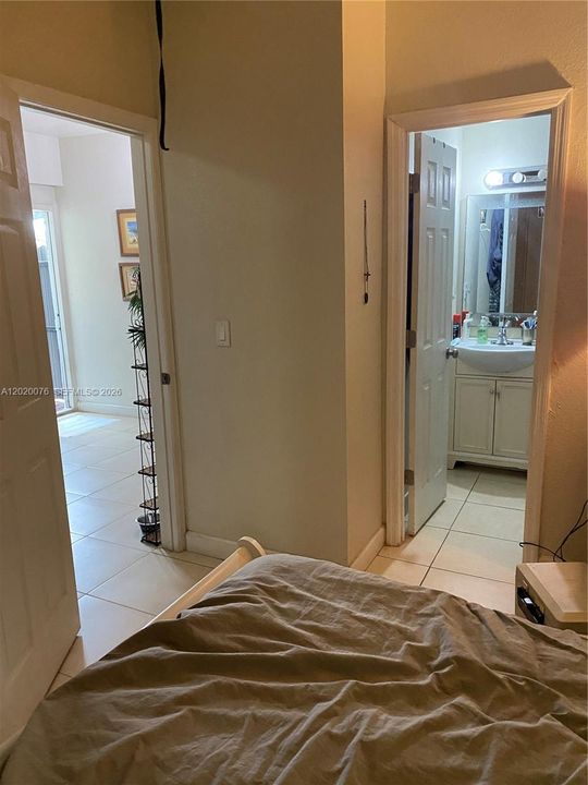 В аренду: $1,400 (1 спален, 1 ванн, 3341 Квадратных фут)
