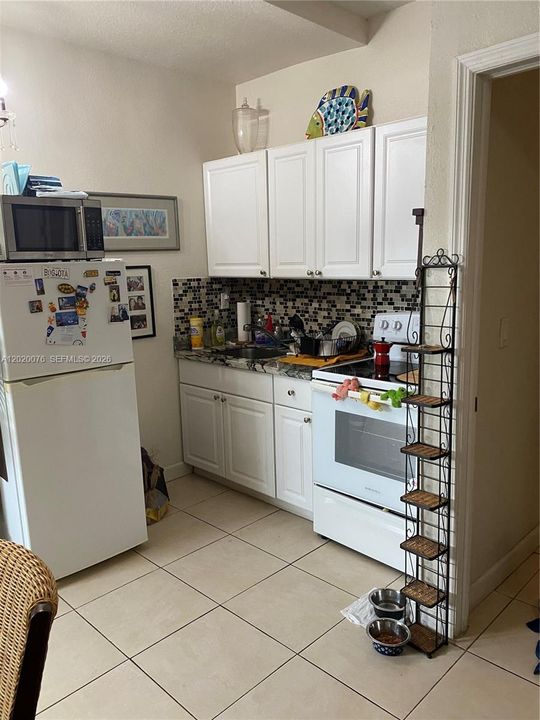 В аренду: $1,400 (1 спален, 1 ванн, 3341 Квадратных фут)