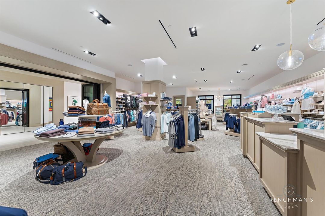 13-Golf_Shop
