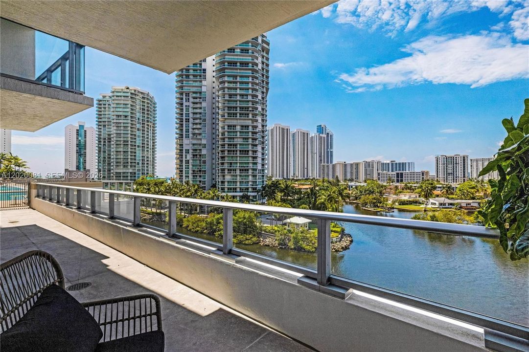 For Sale: $2,950,000 (3 beds, 4 baths, 2726 Square Feet)