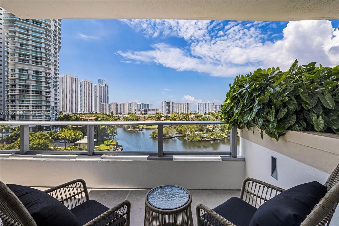 For Sale: $2,950,000 (3 beds, 4 baths, 2726 Square Feet)