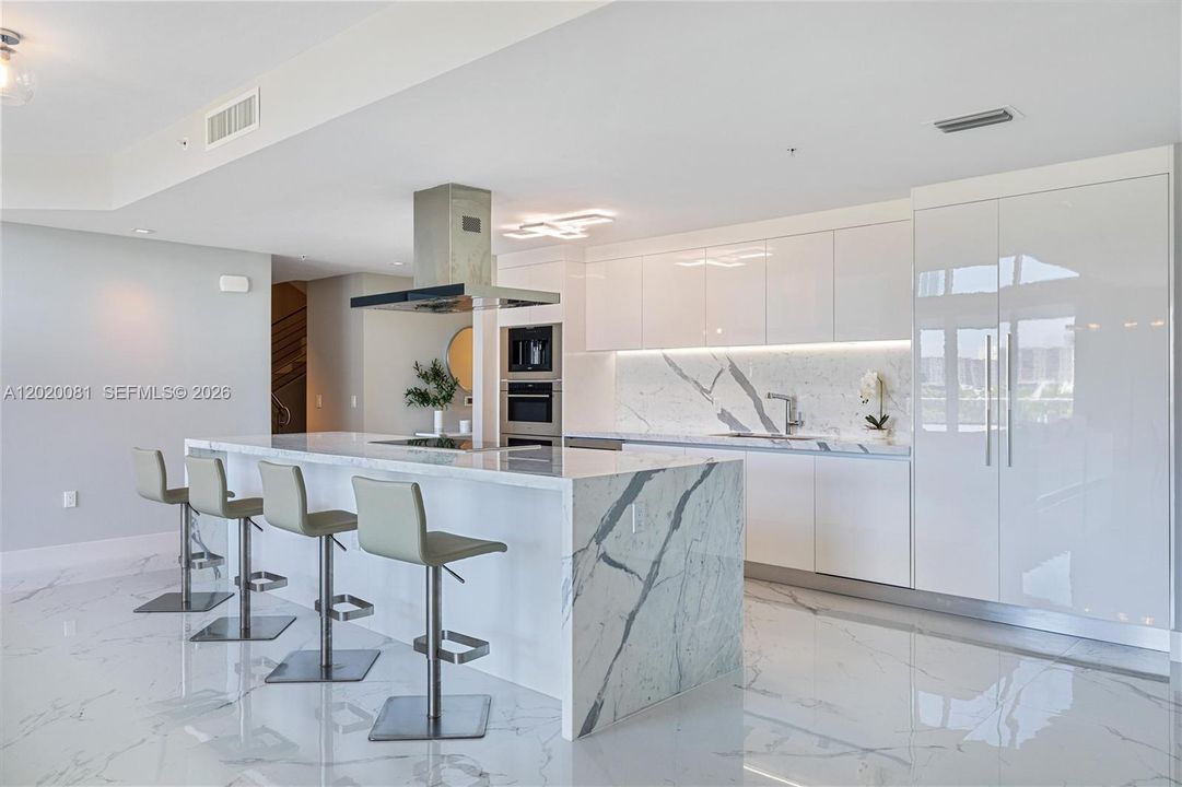 For Sale: $2,950,000 (3 beds, 4 baths, 2726 Square Feet)