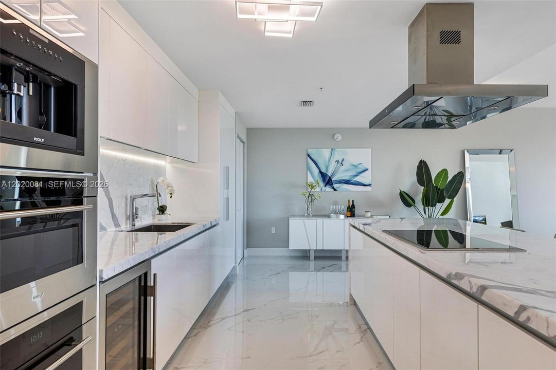 For Sale: $2,950,000 (3 beds, 4 baths, 2726 Square Feet)