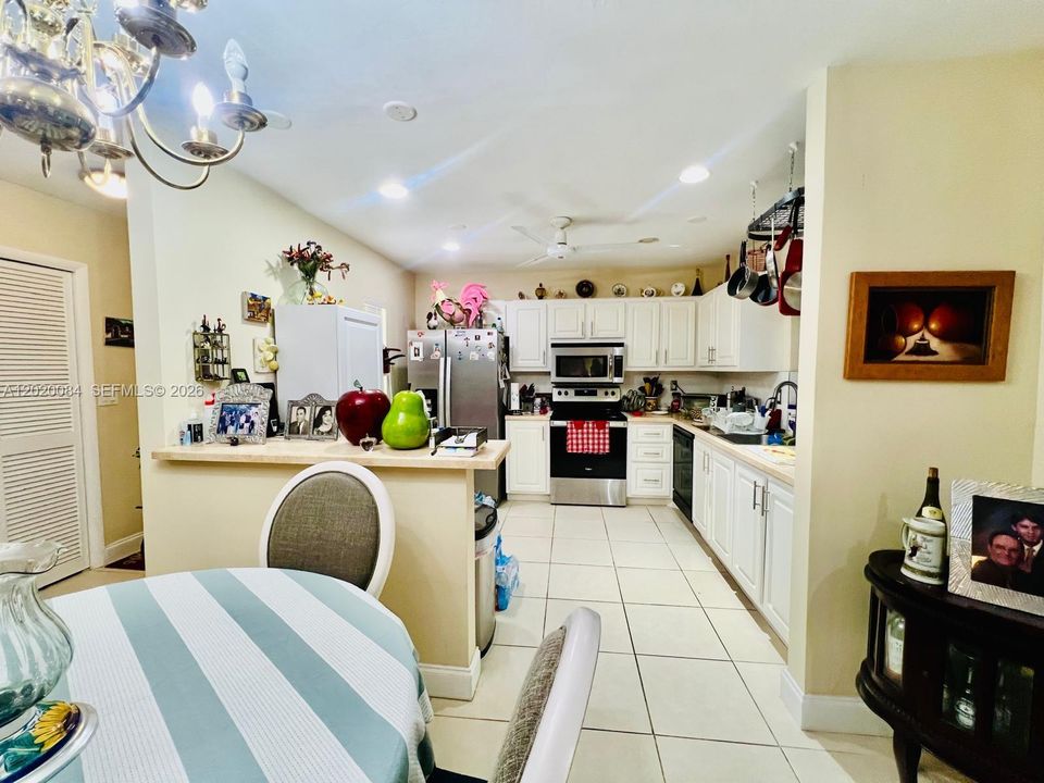 For Sale: $330,000 (2 beds, 2 baths, 1110 Square Feet)