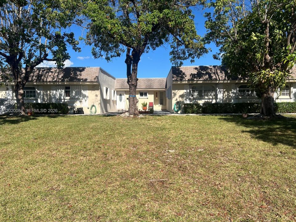 For Sale: $330,000 (2 beds, 2 baths, 1110 Square Feet)
