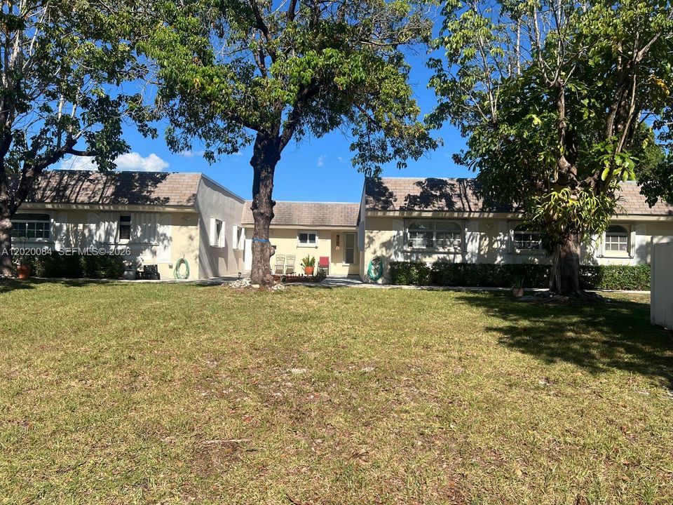 For Sale: $330,000 (2 beds, 2 baths, 1110 Square Feet)