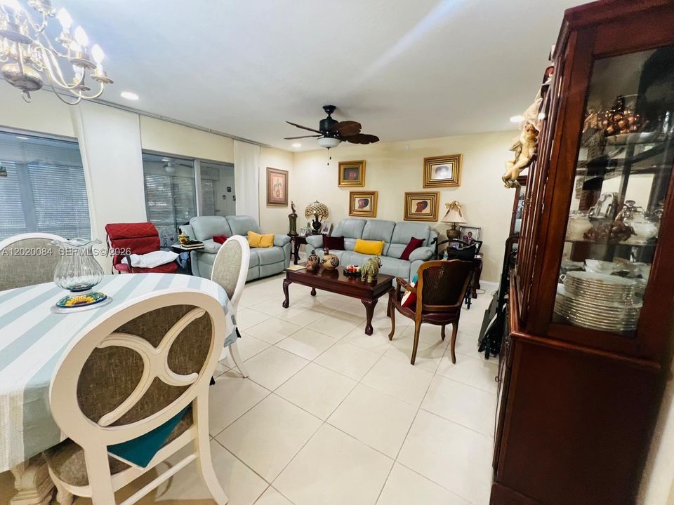 For Sale: $330,000 (2 beds, 2 baths, 1110 Square Feet)