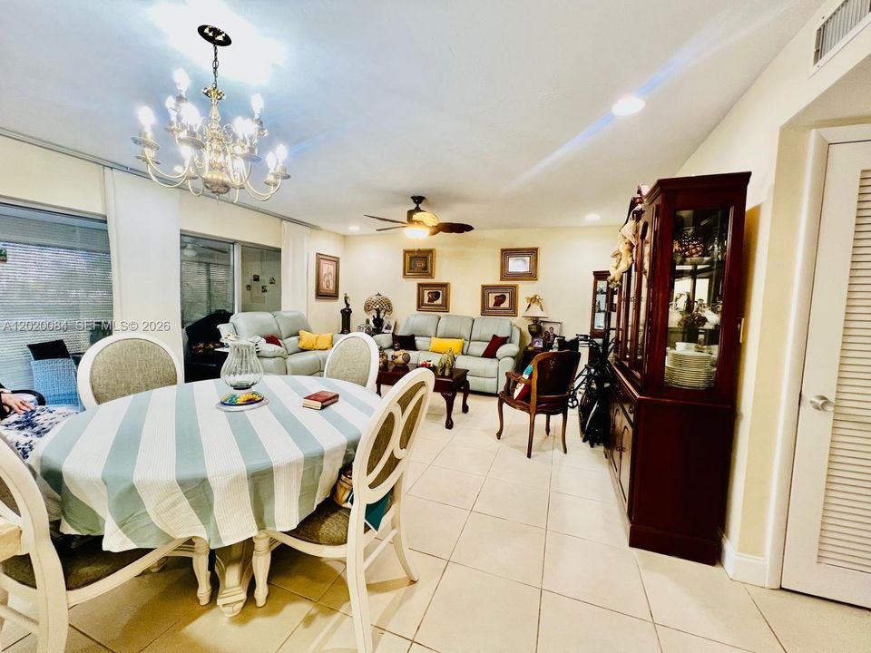 For Sale: $330,000 (2 beds, 2 baths, 1110 Square Feet)