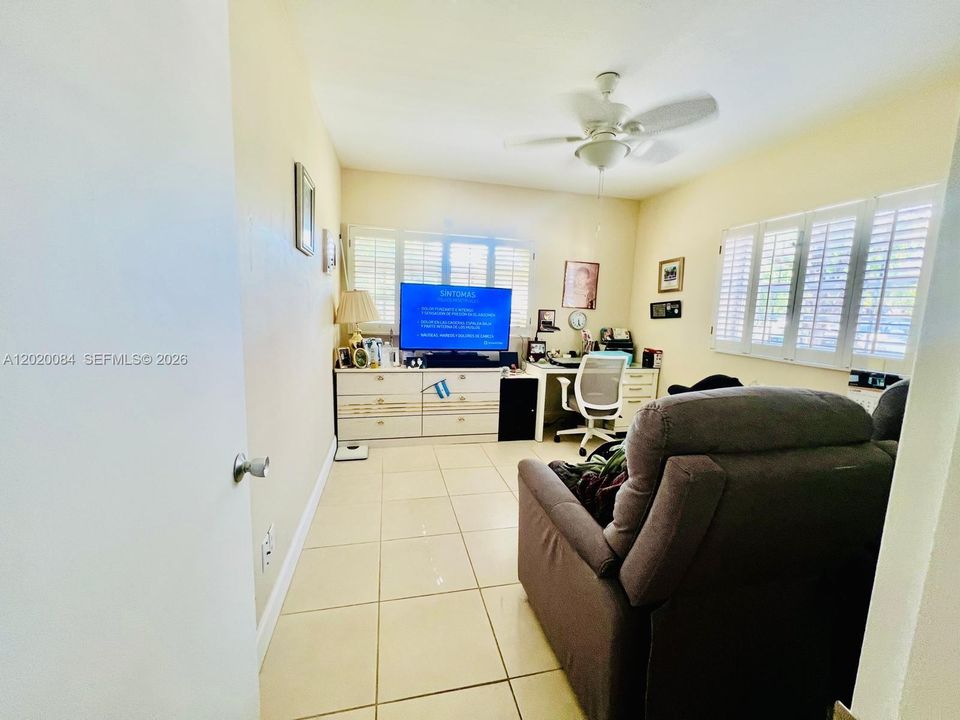 For Sale: $330,000 (2 beds, 2 baths, 1110 Square Feet)