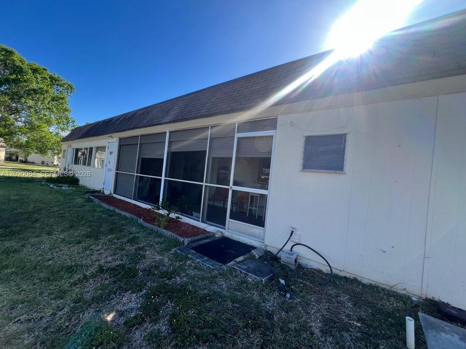 For Sale: $330,000 (2 beds, 2 baths, 1110 Square Feet)