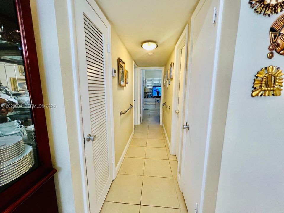 For Sale: $330,000 (2 beds, 2 baths, 1110 Square Feet)