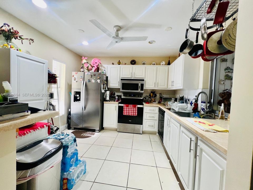 For Sale: $330,000 (2 beds, 2 baths, 1110 Square Feet)