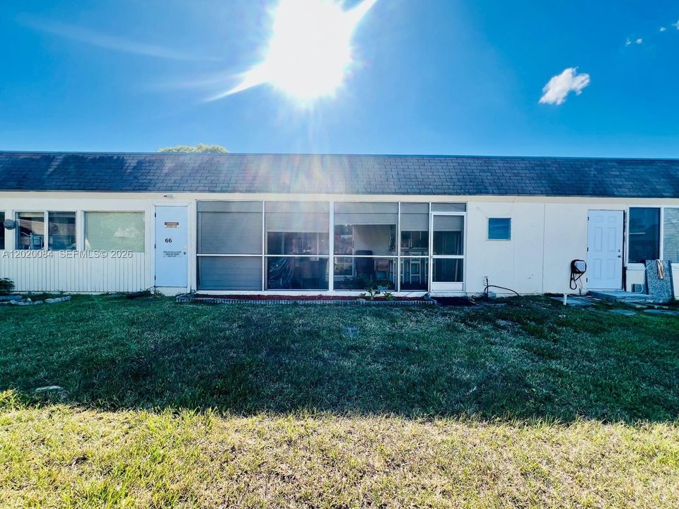 For Sale: $330,000 (2 beds, 2 baths, 1110 Square Feet)