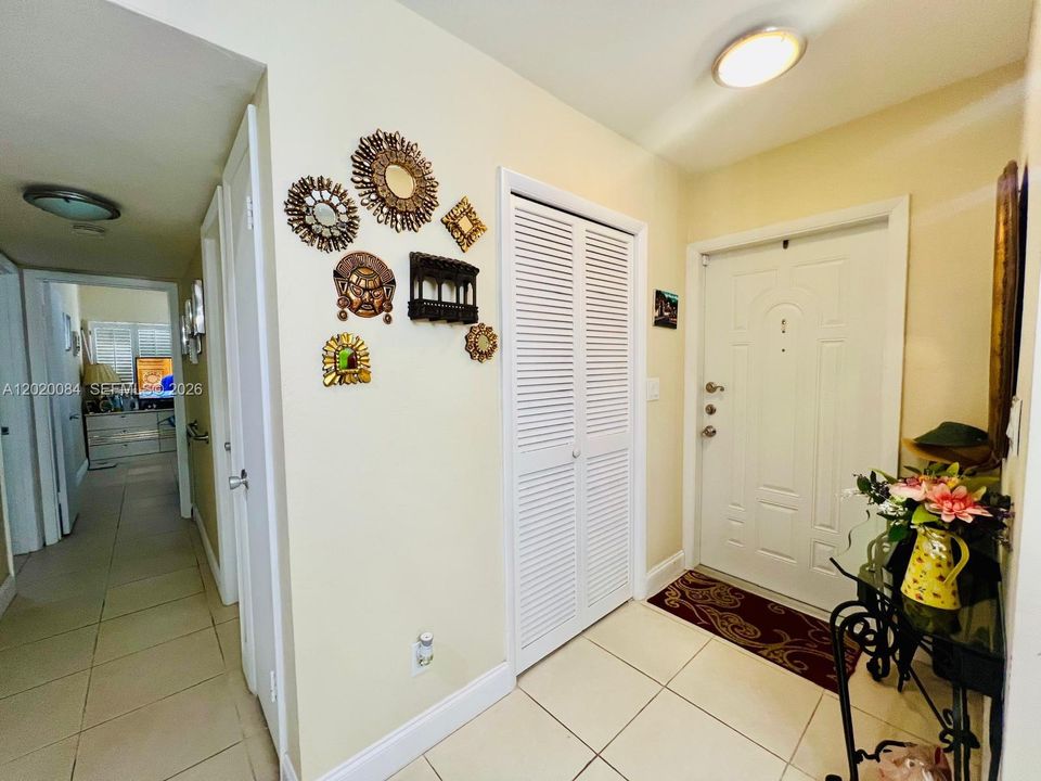 For Sale: $330,000 (2 beds, 2 baths, 1110 Square Feet)