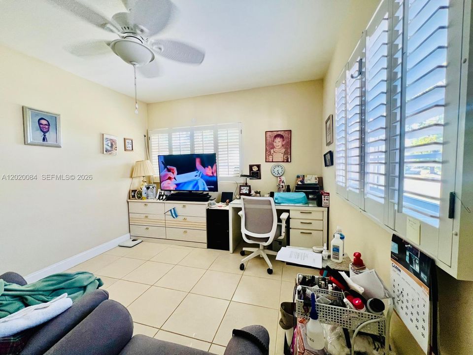 For Sale: $330,000 (2 beds, 2 baths, 1110 Square Feet)