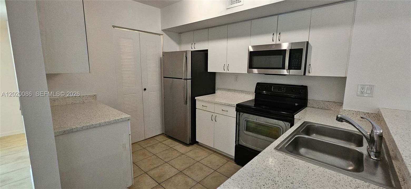 Active With Contract: $2,395 (3 beds, 2 baths, 1258 Square Feet)