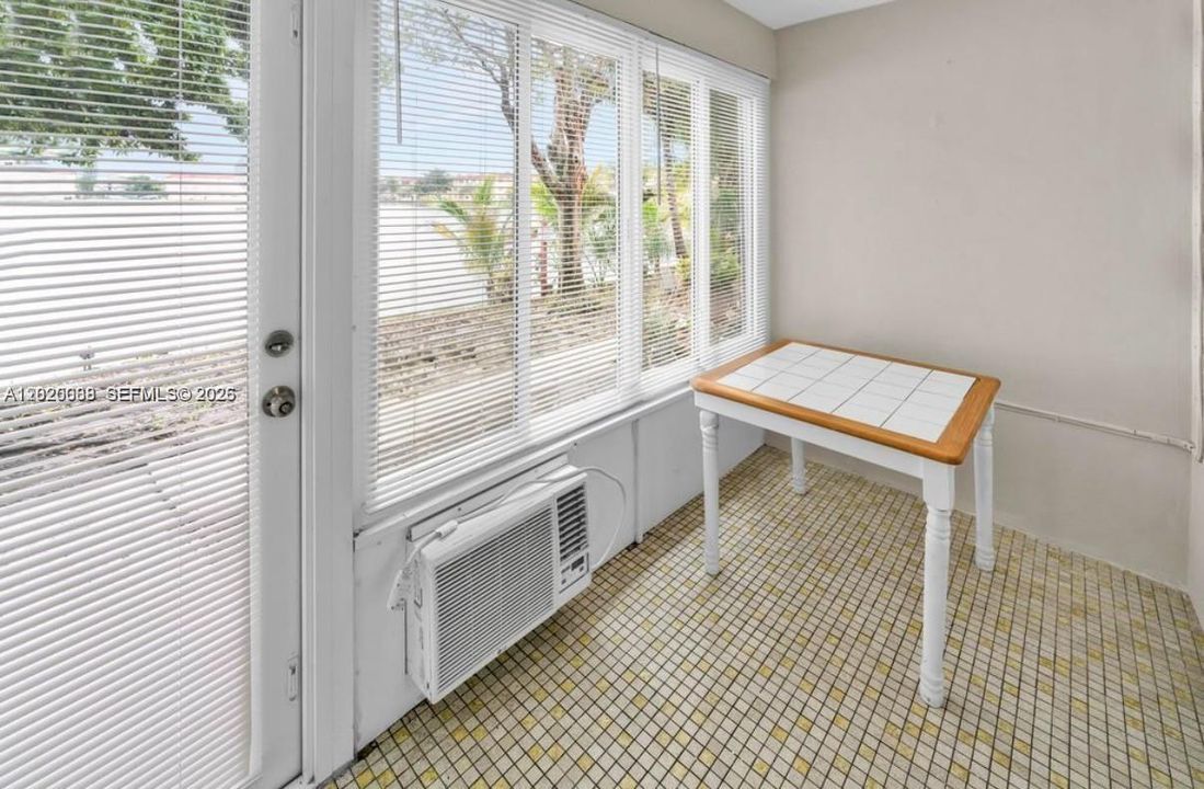 В аренду: $1,250 (0 спален, 1 ванн, 410 Квадратных фут)