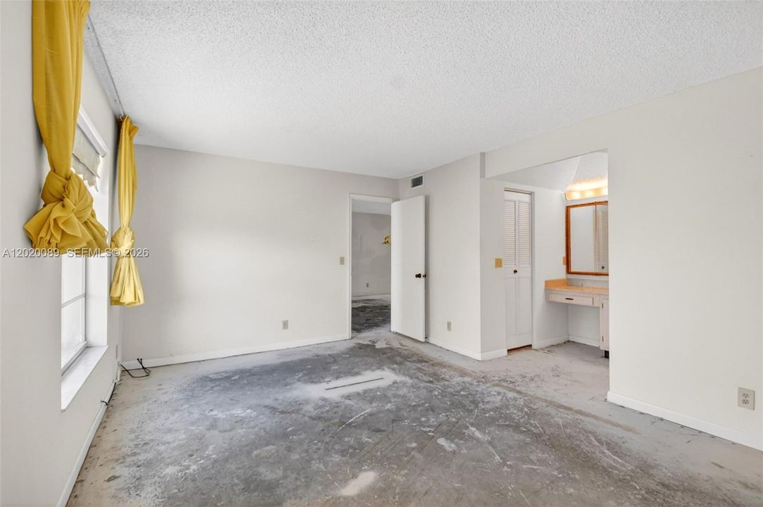For Sale: $139,900 (2 beds, 2 baths, 1023 Square Feet)
