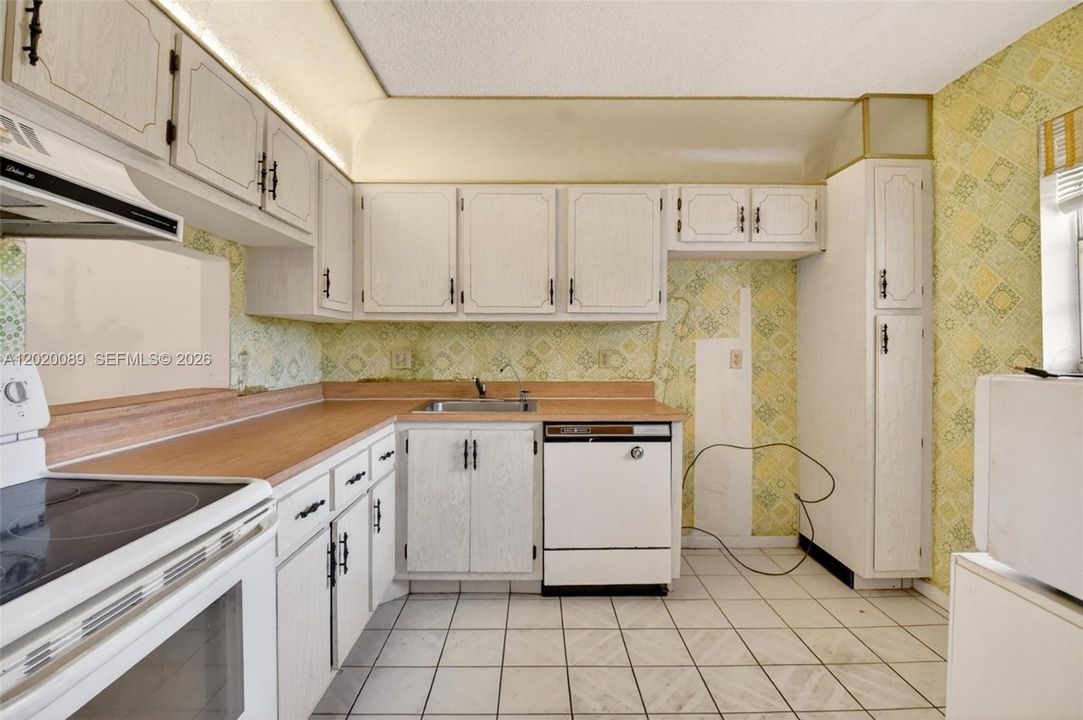 For Sale: $139,900 (2 beds, 2 baths, 1023 Square Feet)