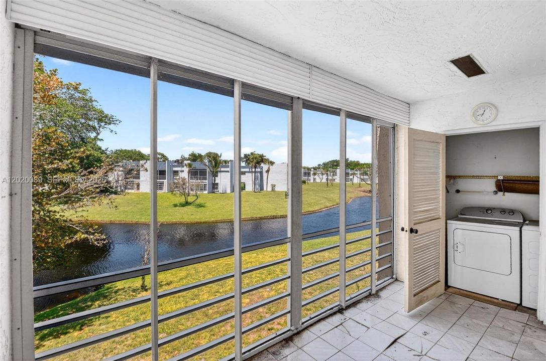 For Sale: $139,900 (2 beds, 2 baths, 1023 Square Feet)