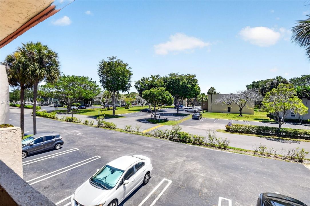 For Sale: $139,900 (2 beds, 2 baths, 1023 Square Feet)