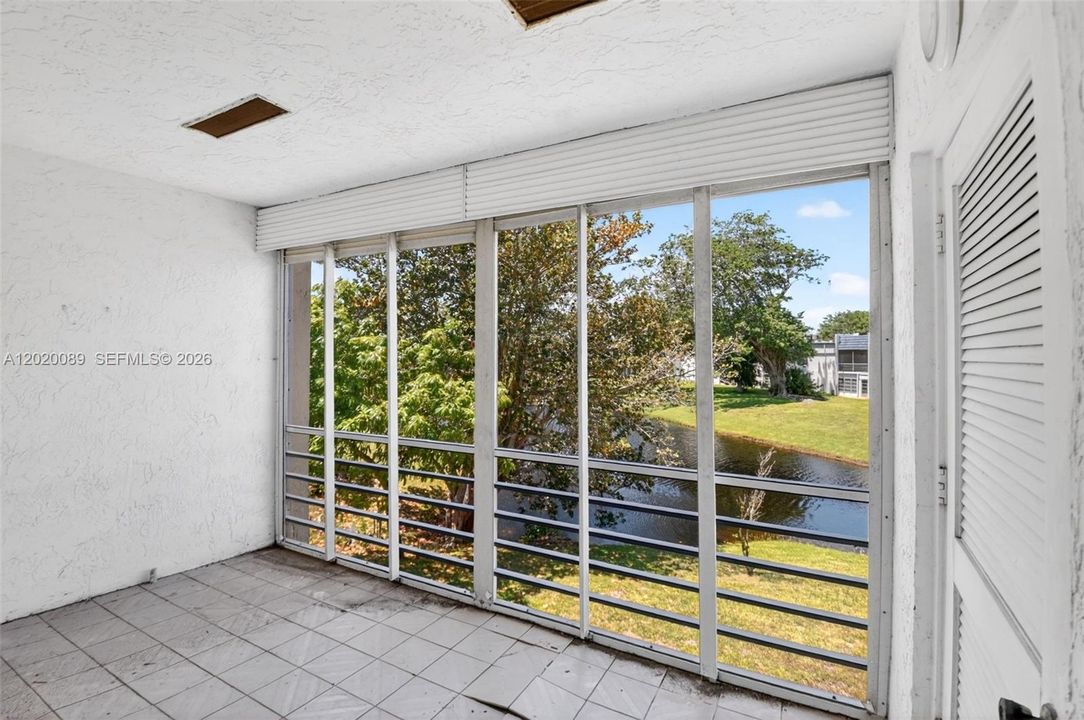 For Sale: $139,900 (2 beds, 2 baths, 1023 Square Feet)