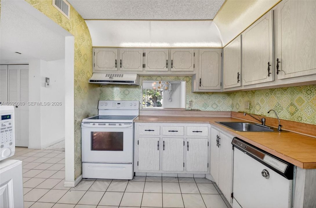 For Sale: $139,900 (2 beds, 2 baths, 1023 Square Feet)