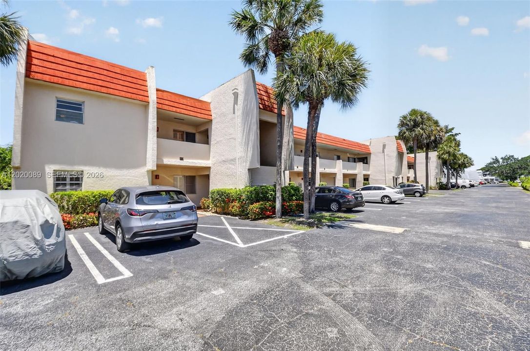 For Sale: $139,900 (2 beds, 2 baths, 1023 Square Feet)