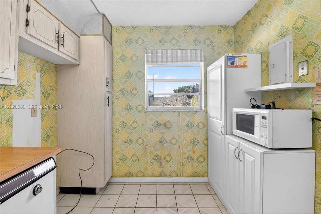 For Sale: $139,900 (2 beds, 2 baths, 1023 Square Feet)