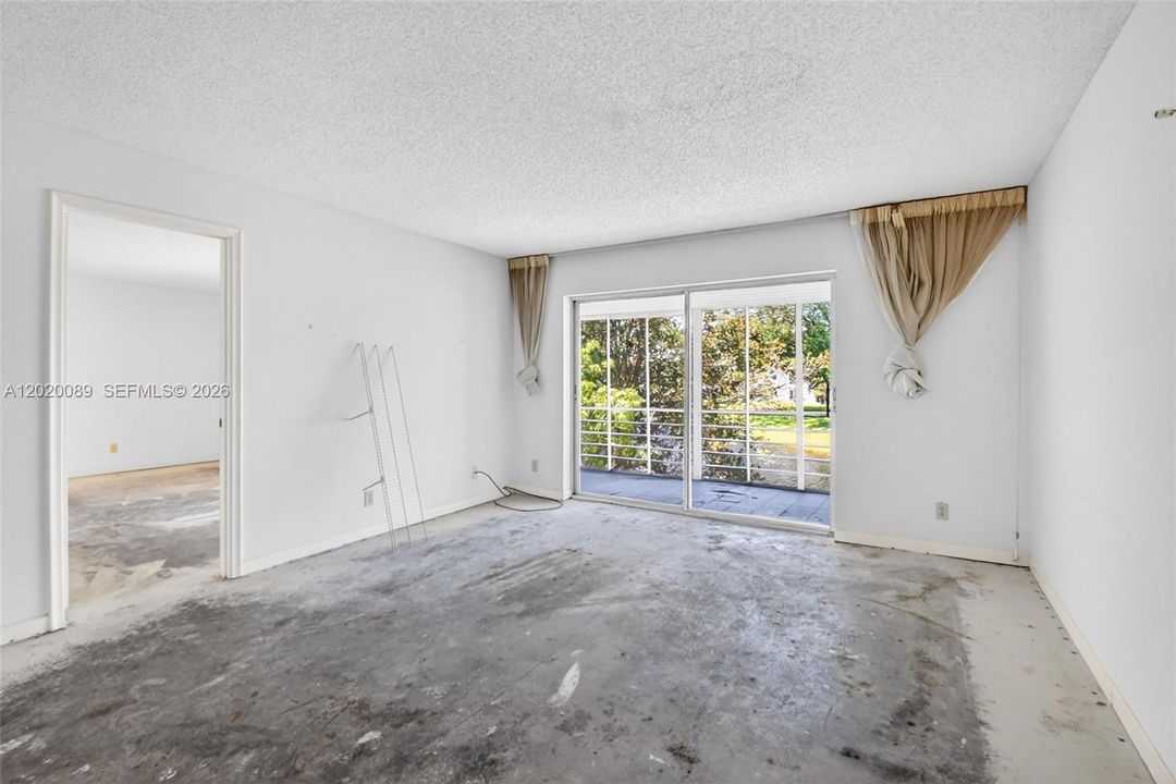 For Sale: $139,900 (2 beds, 2 baths, 1023 Square Feet)