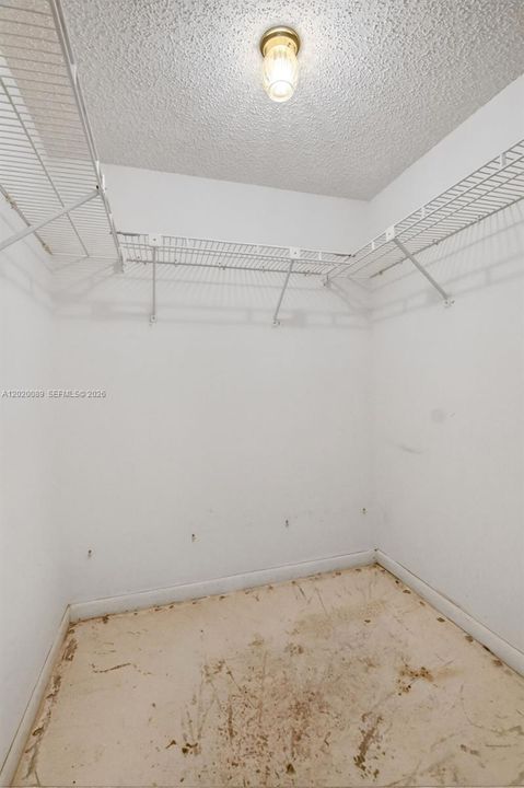For Sale: $139,900 (2 beds, 2 baths, 1023 Square Feet)