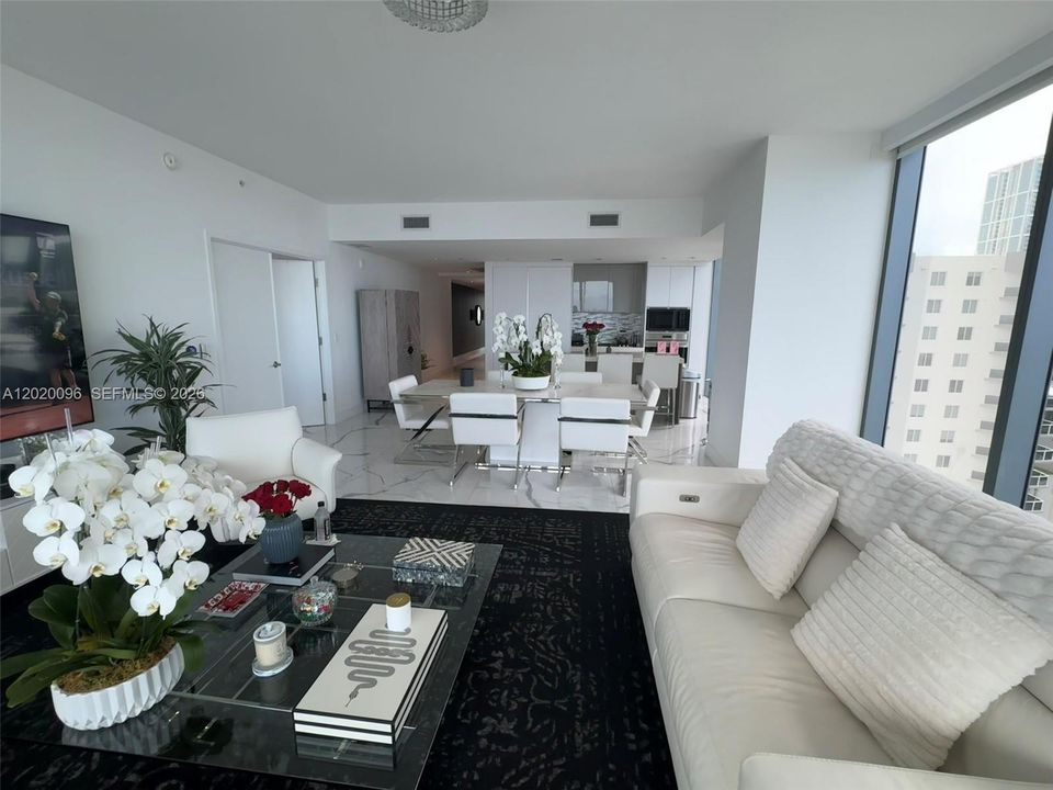En Renta: $24,000 (3 camas, 4 baños, 2322 Pies cuadrados)
