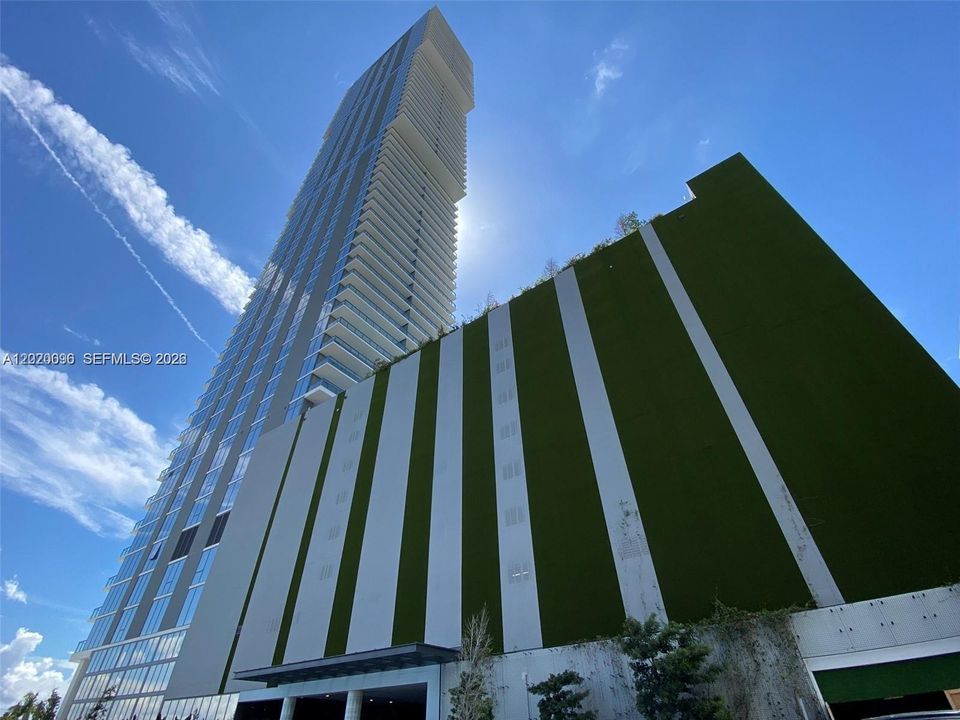En Renta: $24,000 (3 camas, 4 baños, 2322 Pies cuadrados)