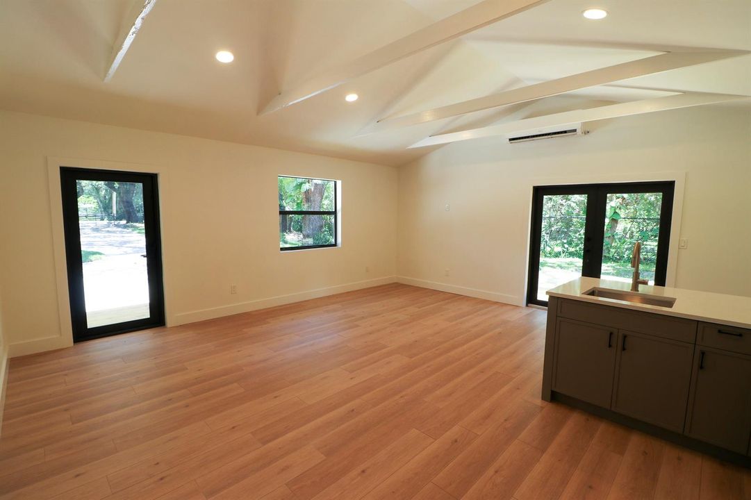 2101 Riverland-1