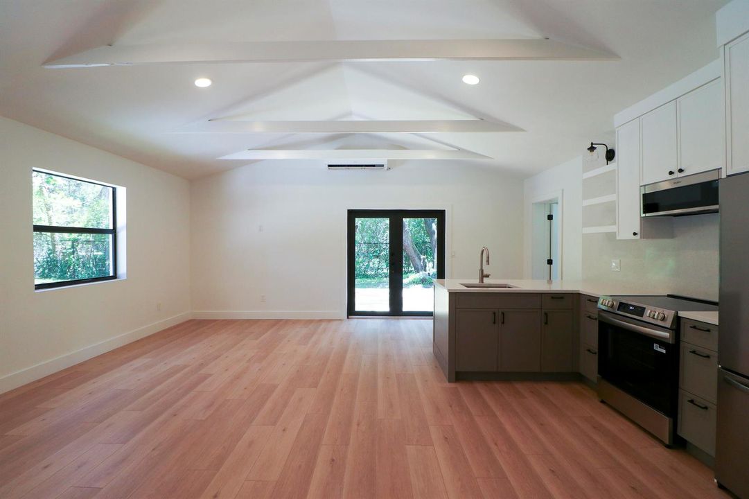 2101 Riverland-13