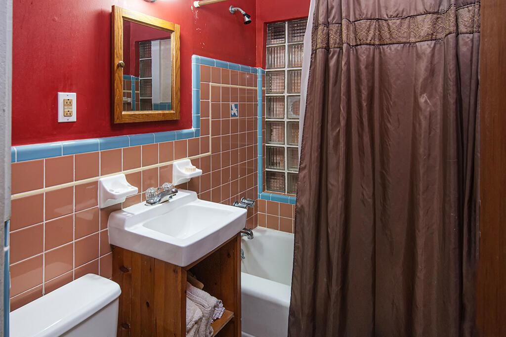 Bath Tub with Shower