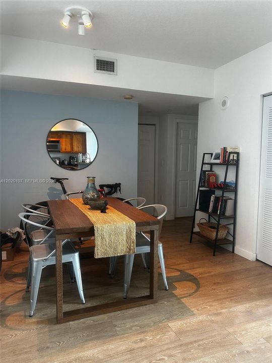 En Venta: $489,000 (2 camas, 2 baños, 846 Pies cuadrados)