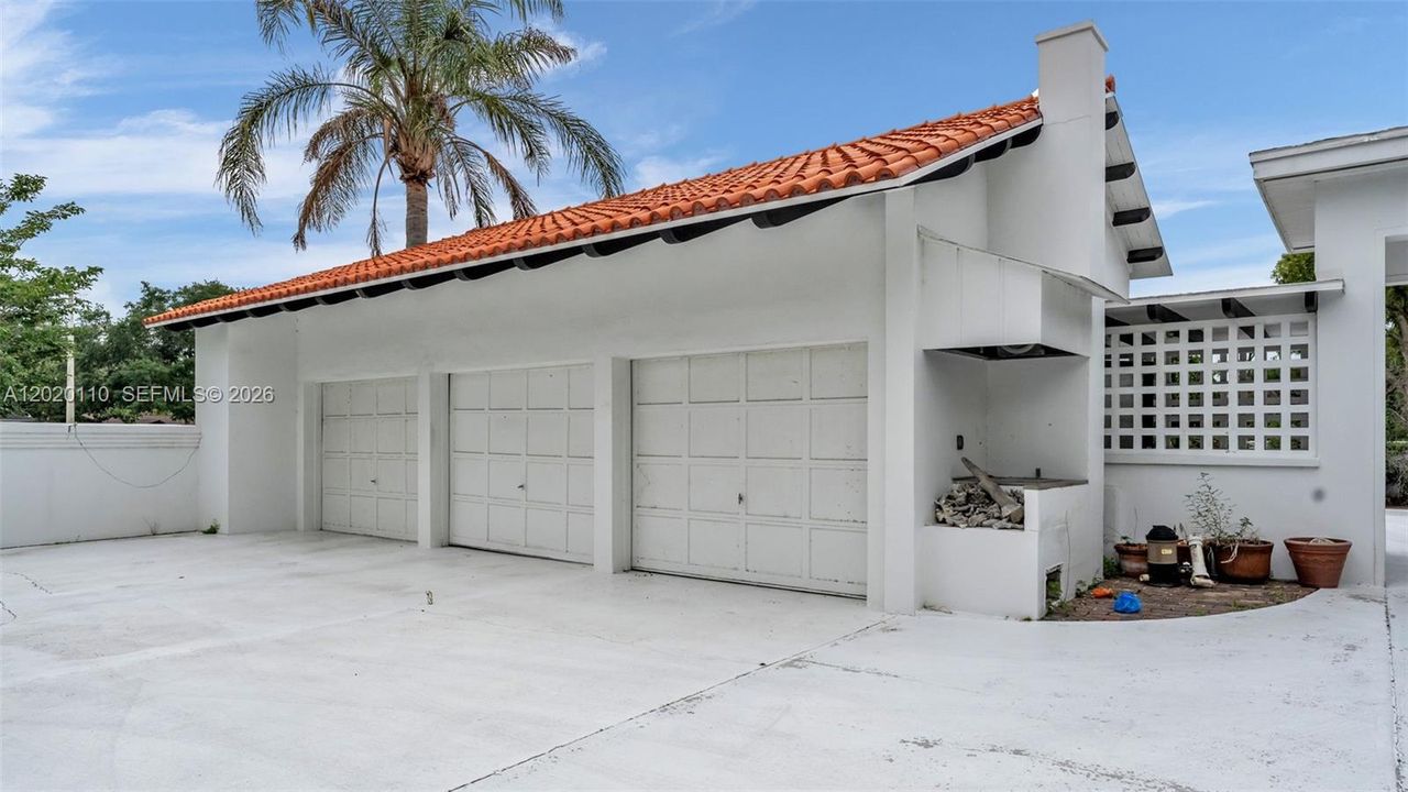 For Sale: $760,000 (4 beds, 2 baths, 3502 Square Feet)